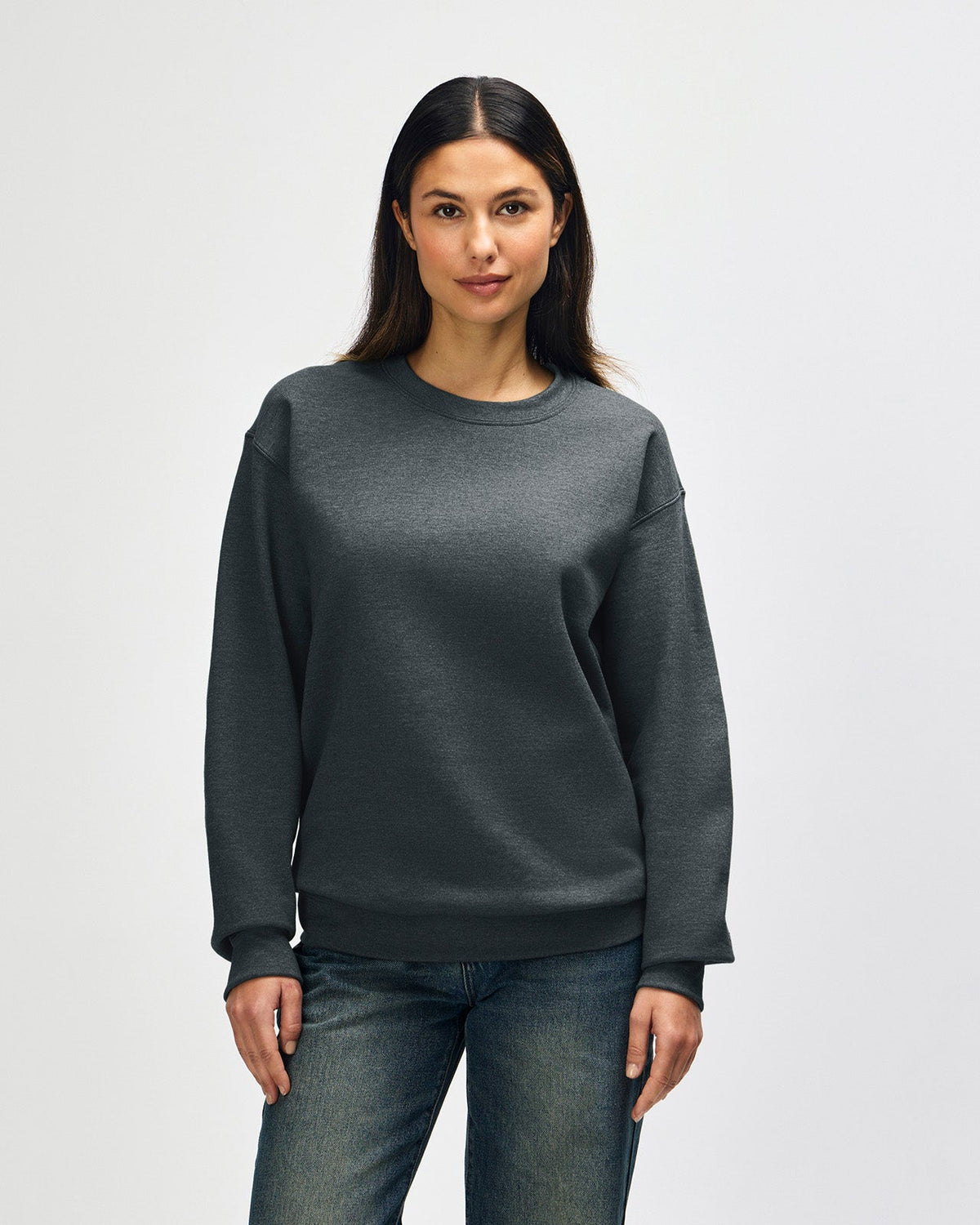 Gildan Heavy Blend Crewneck Sweatshirt - Model Women Front