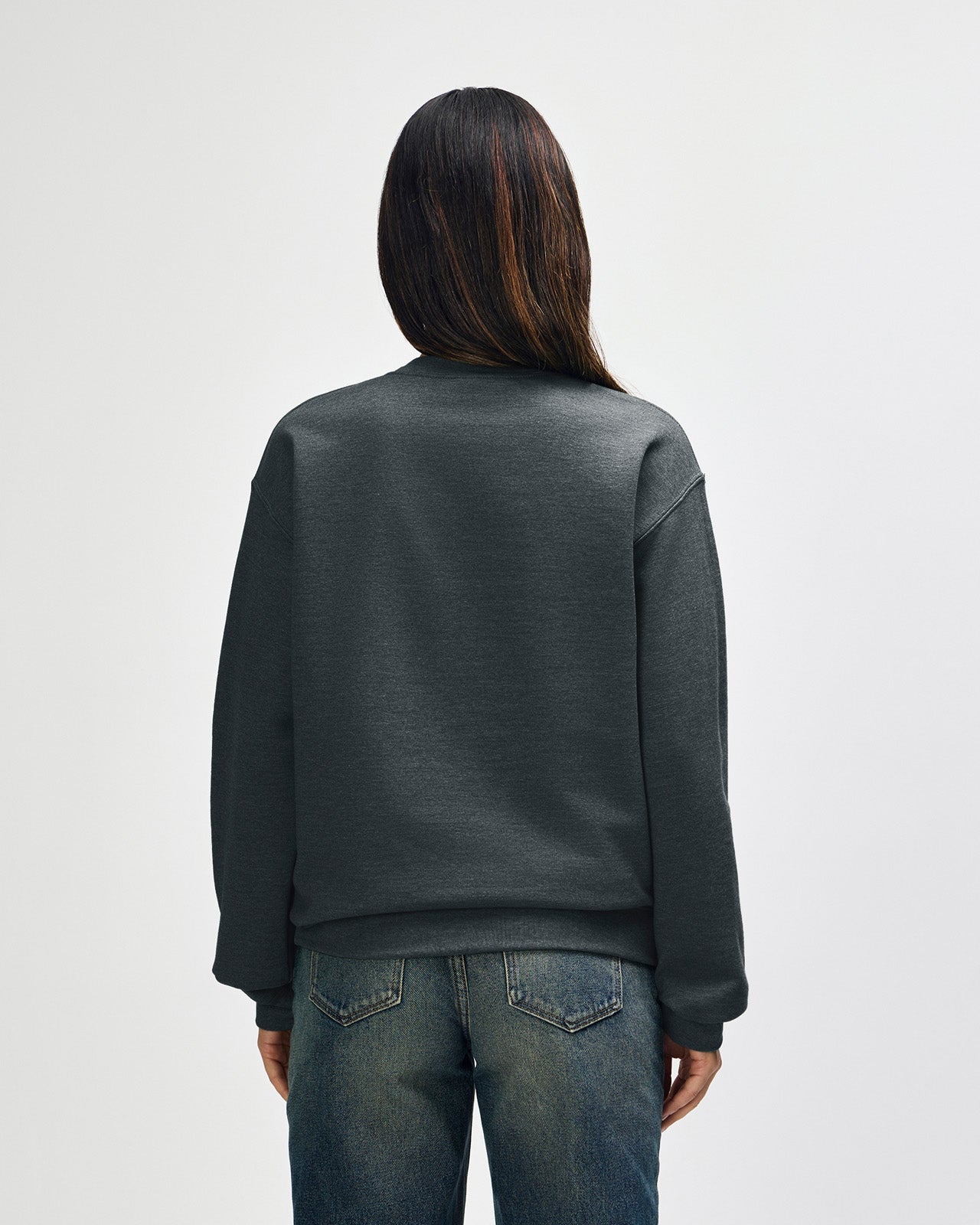 Gildan Heavy Blend Crewneck Sweatshirt - Model Women Back