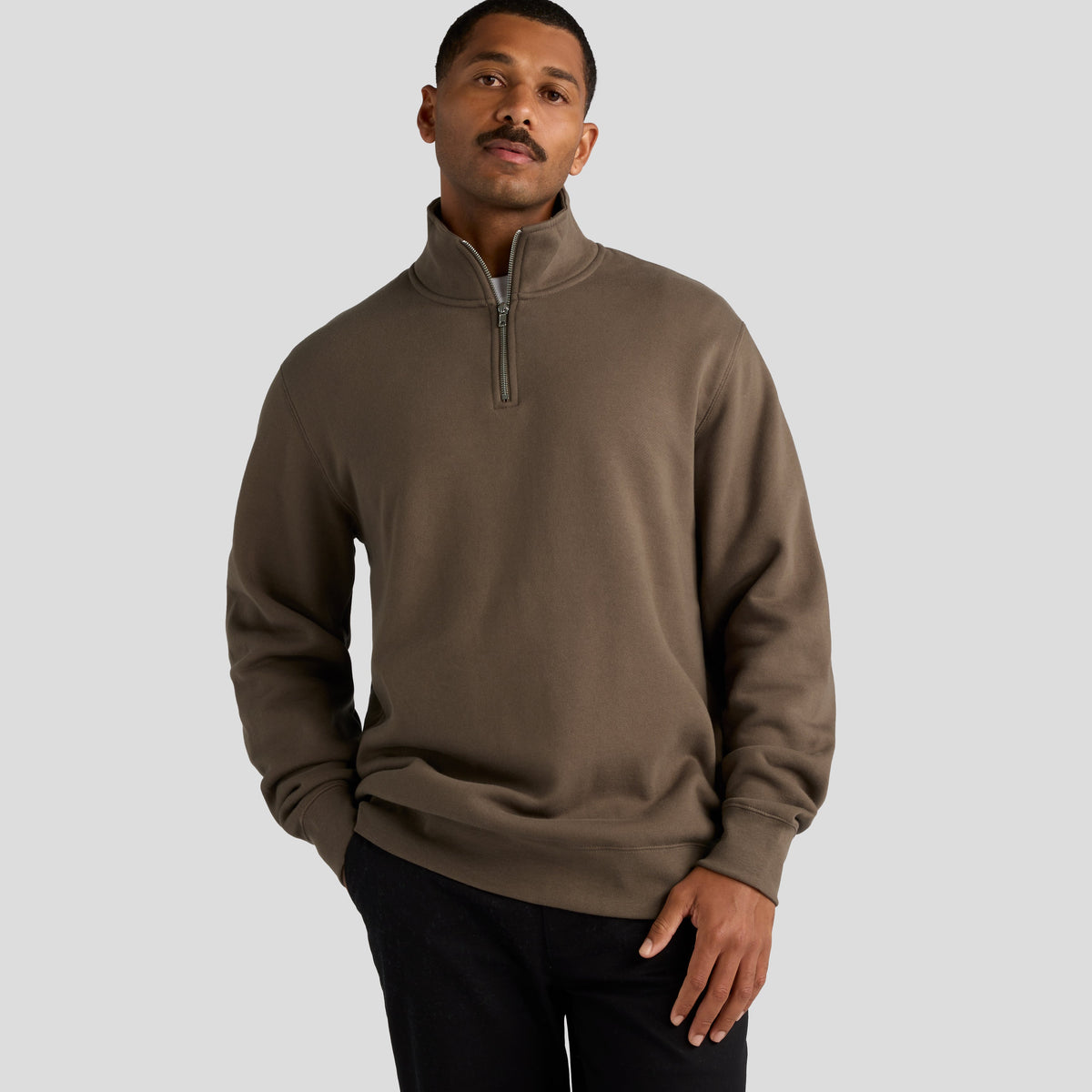 AS Colour Stencil Half Zip Crew - Model Relaxed